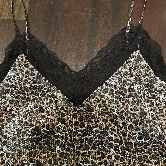 Leopard looking sequin cami with black lace - Picture 4 of 5